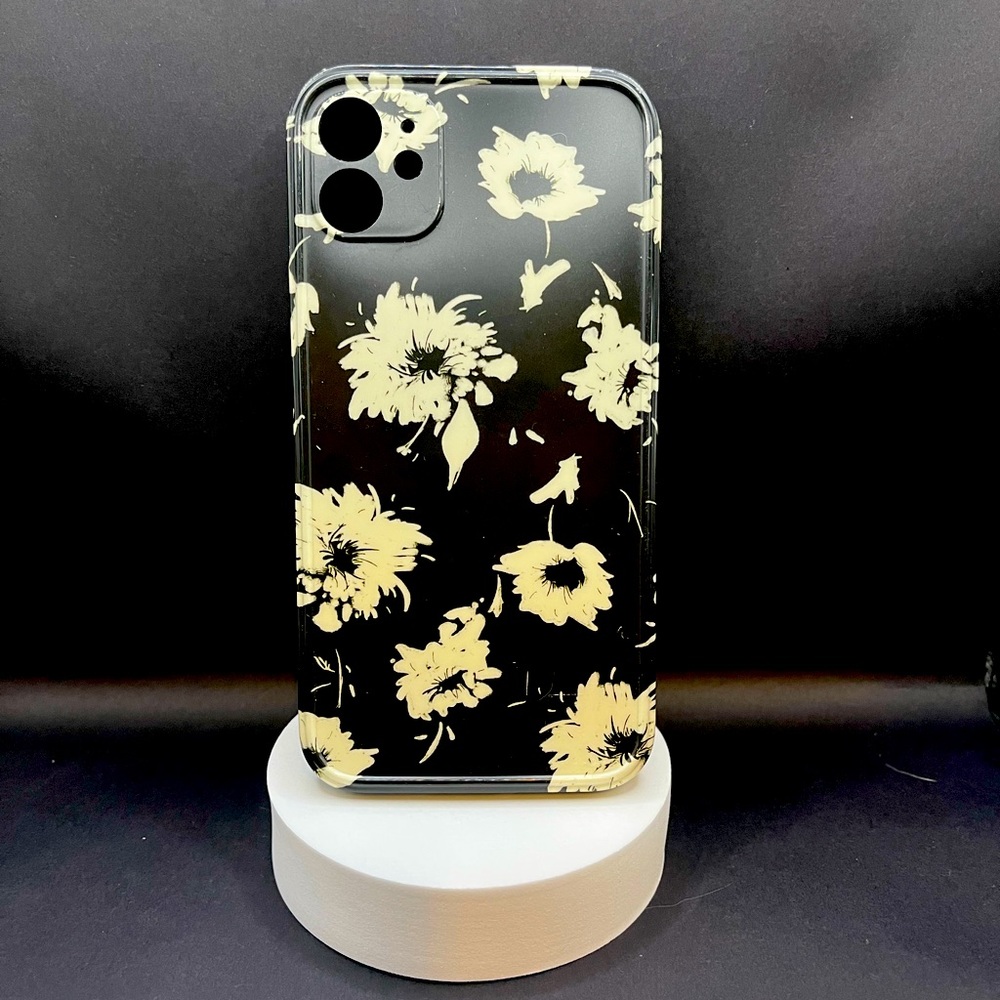 Black and White Floral pattern IPhone 11 case